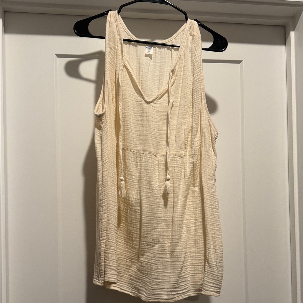 Old Navy Cream Textured Sleeveless Top
